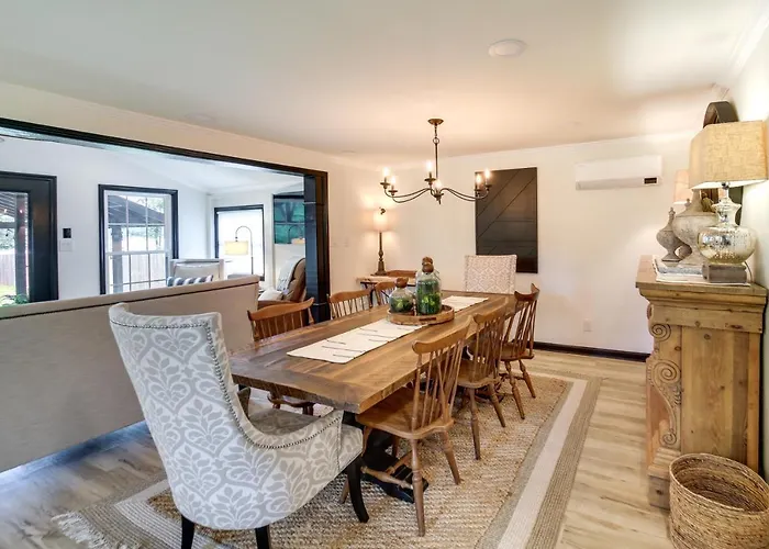 Charming Lakefront Oasis In Hot Springs, Arkansas!
